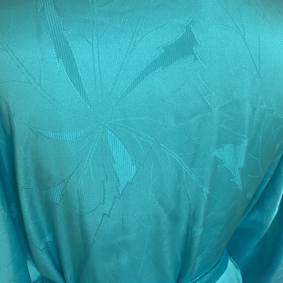 Natori satin robe with belted ties petite - Picture 4 of 8